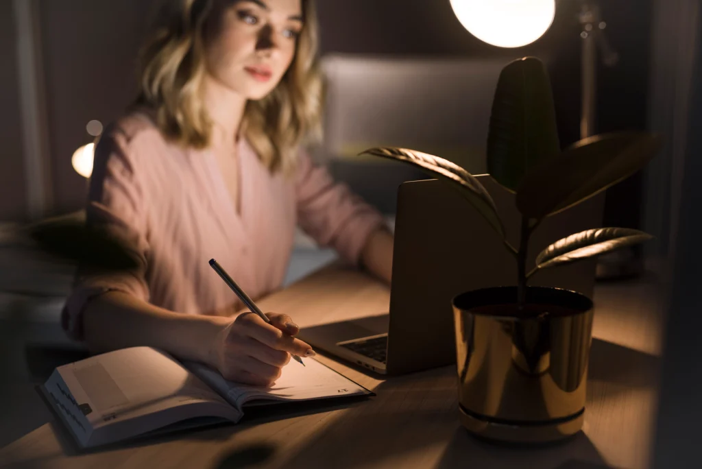 beautiful-blonde-woman-taking-notes